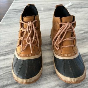 Sorel Out n About Waterproof Boots Size 7.5 Brown